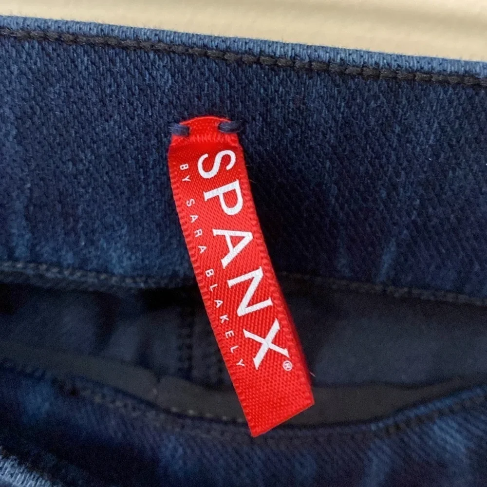 SPANX High Rise Leggings with Tapered Fit and Elastic Waistband - Picture 8 of 13